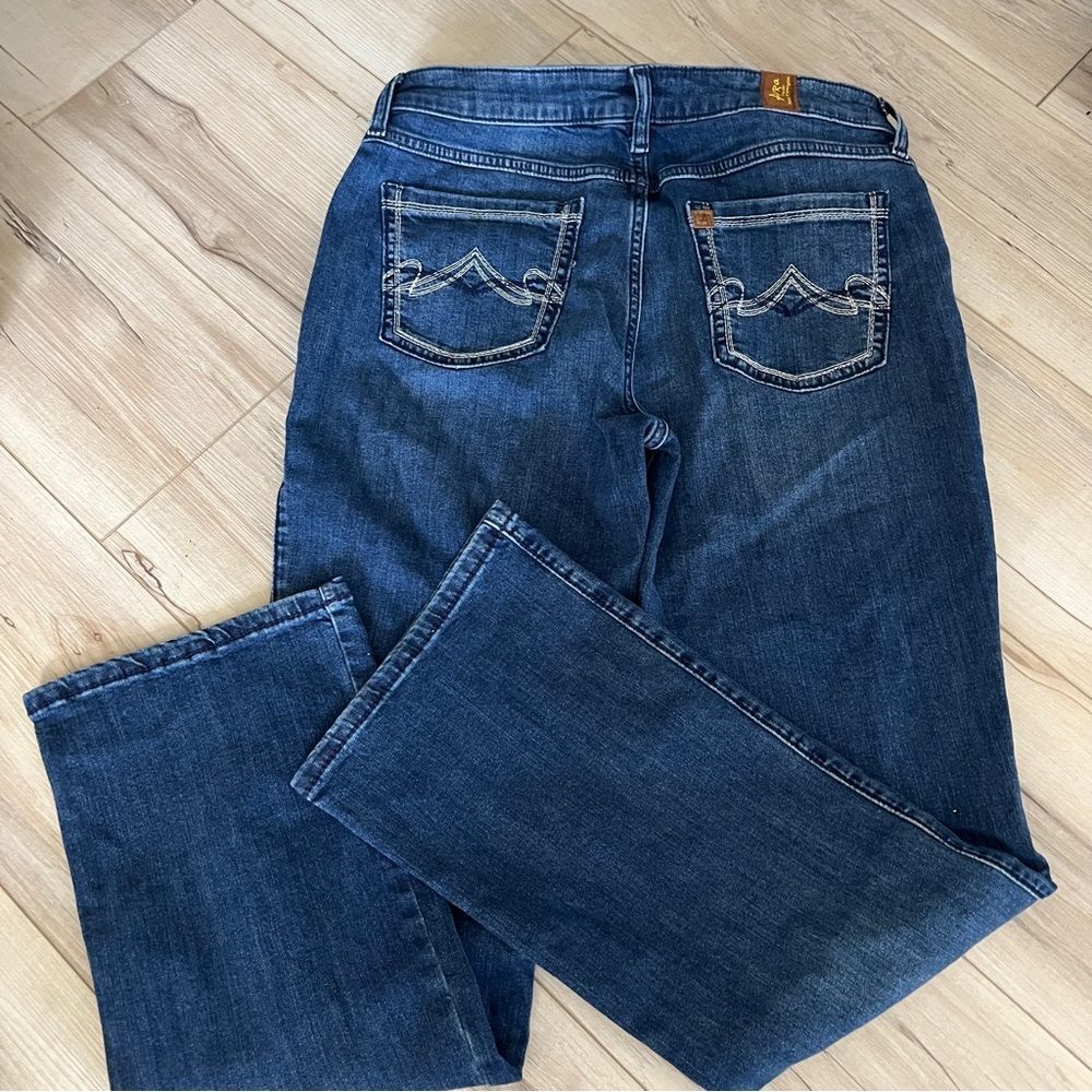 Aura Bootcut denim stretch Jeans Medium Wash Women’s Size 8 short